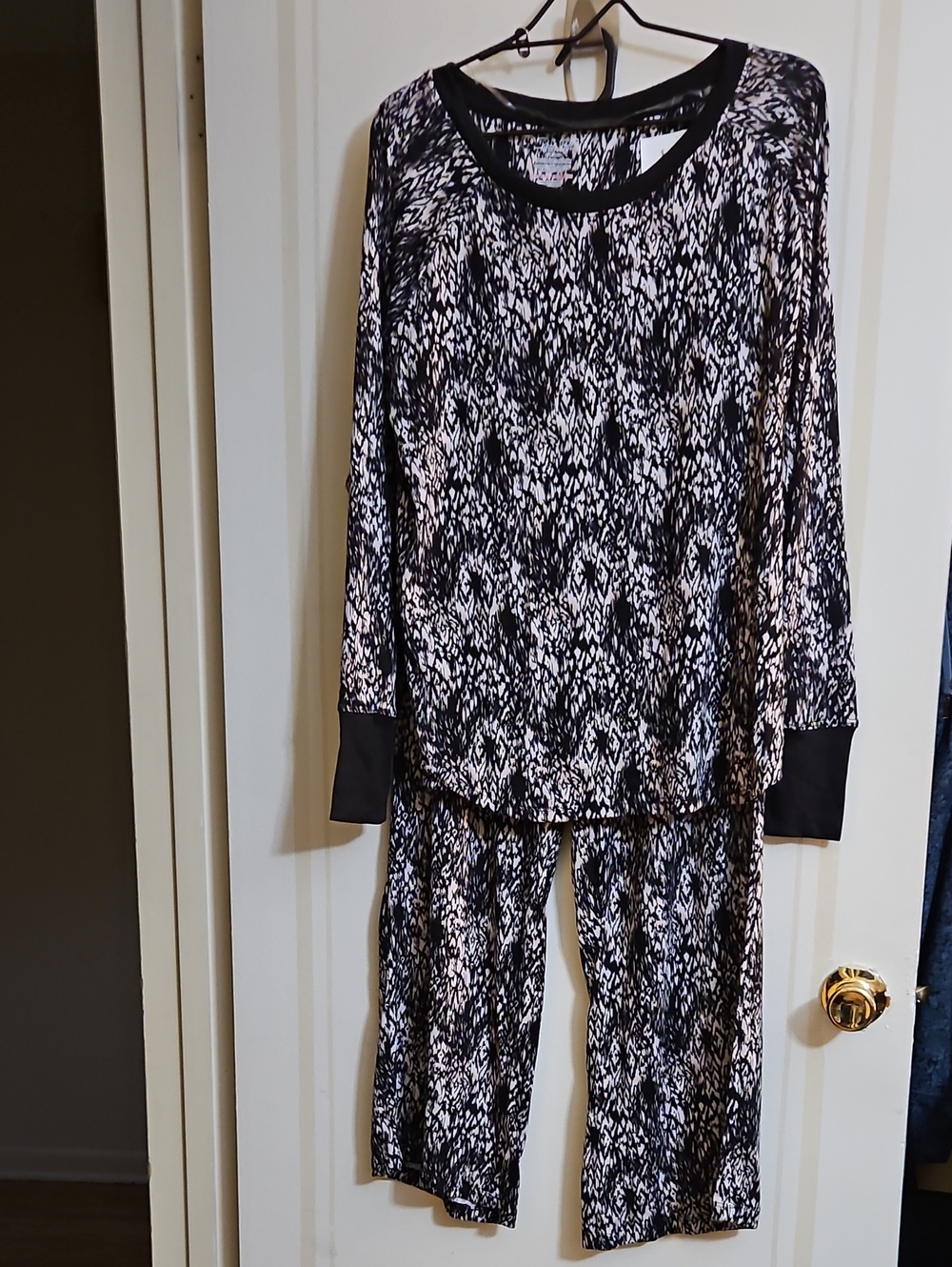 Rene Rofe Black & White Printed Long Sleeve Pajama Set, Size Lagre, NWT